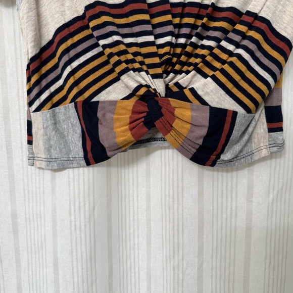 🌈5/$25 BUNDLE! EUC! Gaze Striped Twist Front Crop Top - Picture 4 of 6